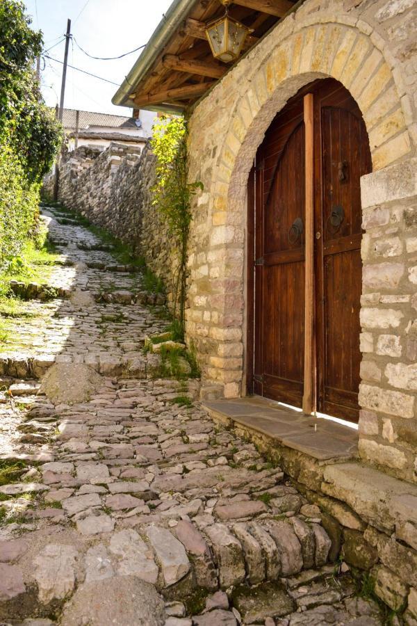 Sokaku I Te Marreve Guesthouse Gjirokaster Luaran gambar