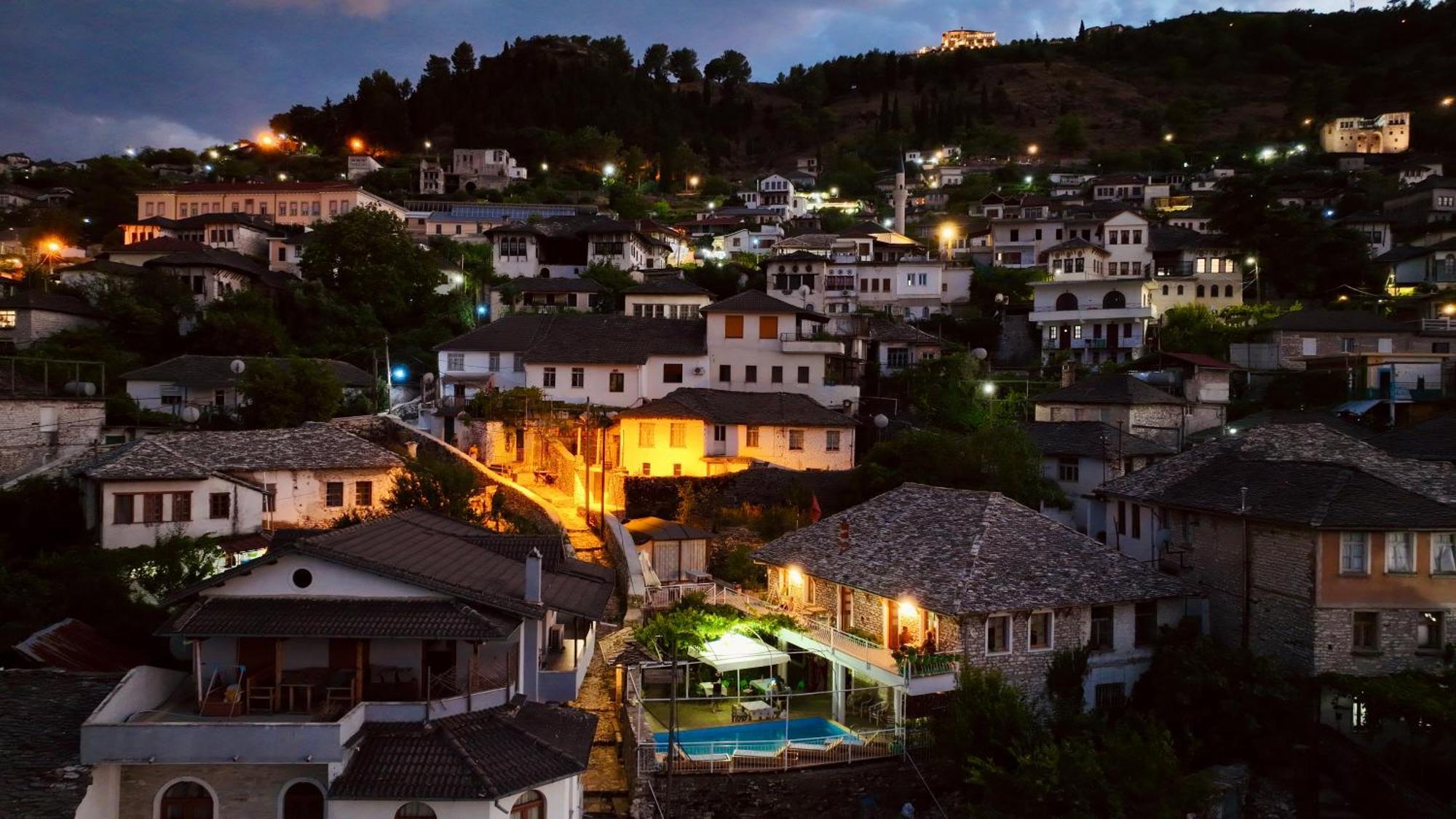 Sokaku I Te Marreve Guesthouse Gjirokaster Luaran gambar